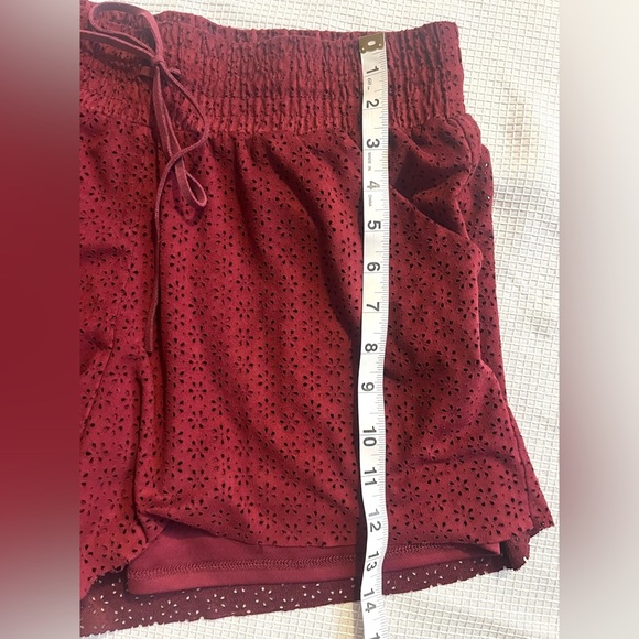 Maurice’s Women's Burgundy Shorts w Pockets & Sport Lining Size Large - Picture 9 of 12
